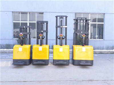 輕型全電動(dòng)堆高車
