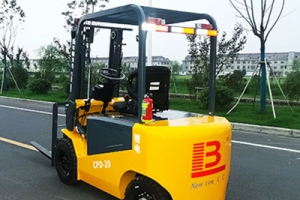 江蘇電動(dòng)叉車(chē)廠家如何建立正確的服務(wù)心態(tài)？