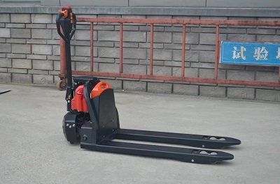 為什么聰明人都放棄手動(dòng)搬運(yùn)車(chē)？看完這款電動(dòng)搬運(yùn)車(chē)懂了